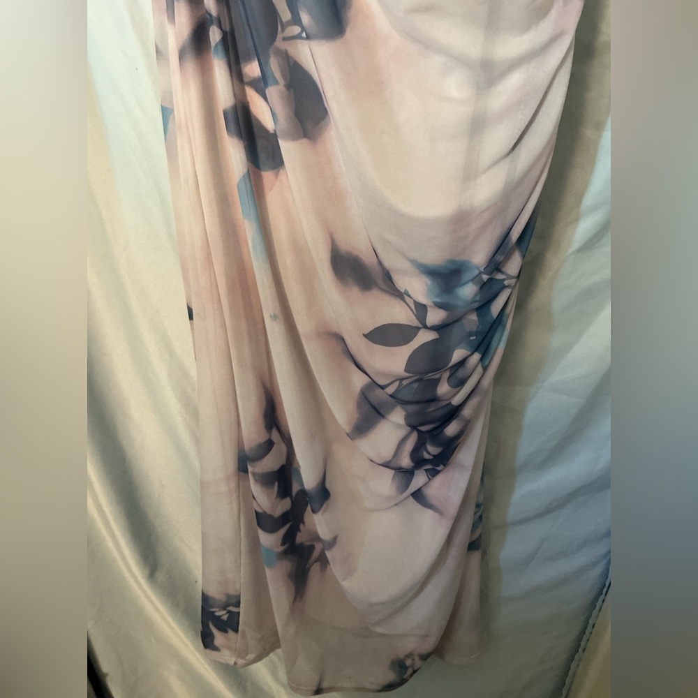 Off-Shoulder Lavender Floral A&F Dress - Picture 6 of 9